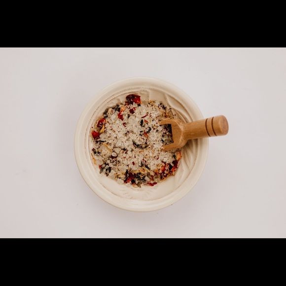 ✨Mariposa Bath & Body Botanical Soaking Salts✨ - Picture 2 of 3